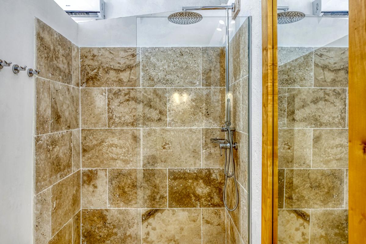 45-PetitePlage5-Bathroom6_A louer villa Grand Case Saint Martin